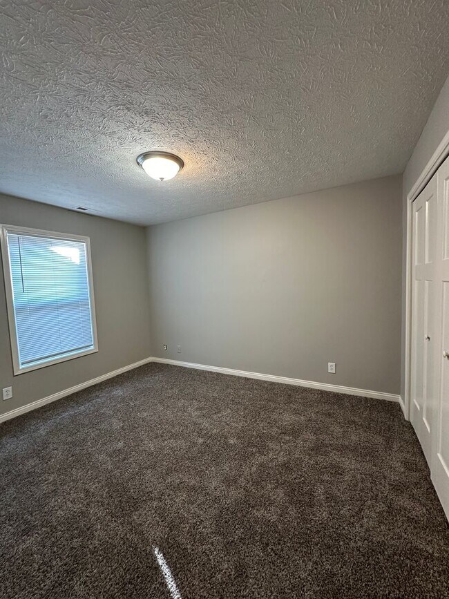 Building Photo - Lovely 3bdrm Home!