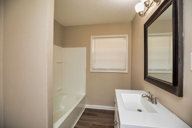 Building Photo - ** 3 bed 2 bath located in Dalraida **Call...