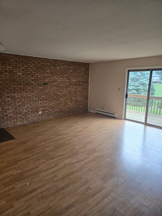 Building Photo - Large 2 Bdrm/2 Bath Condo 1 mile from Lake Michigan