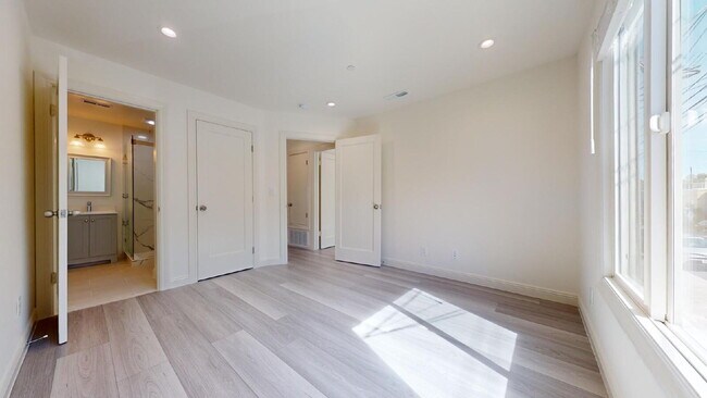 Building Photo - "Charming Urban Retreat: Cozy 1-Bedroom Haven in Daly City!"
