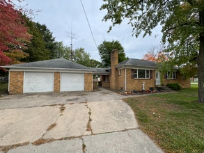 Building Photo - 2812 Fuller Ave NE