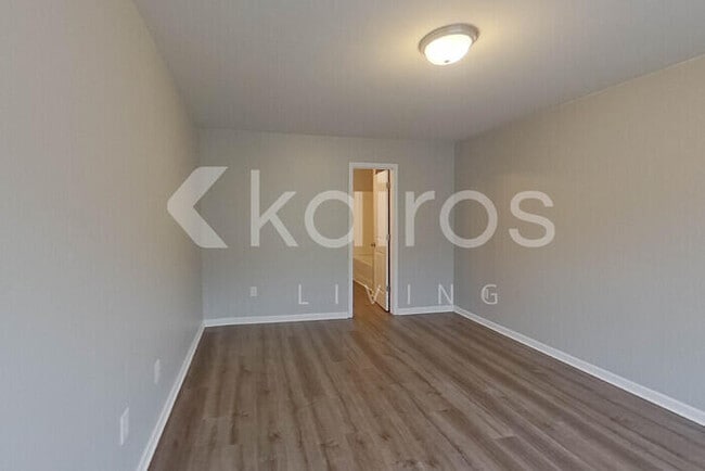 Building Photo - 305 Cedar Ridge