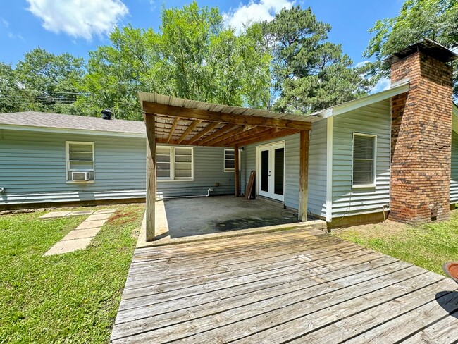Building Photo - 3 Bed, 1.5 Bath Home in Ruston
