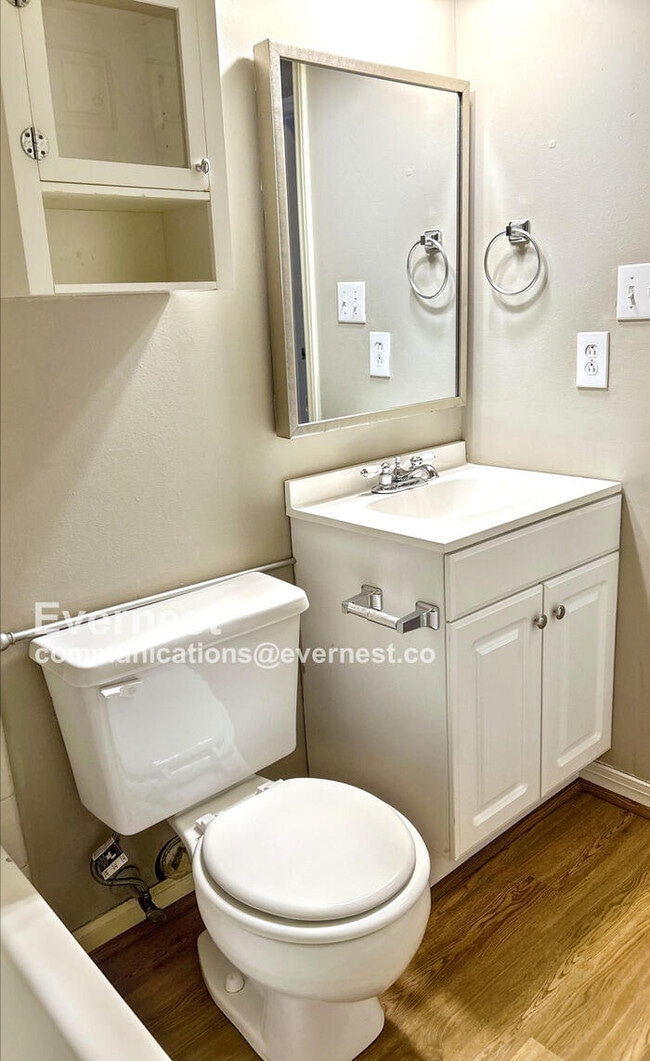 Building Photo - 1524 Township Cir