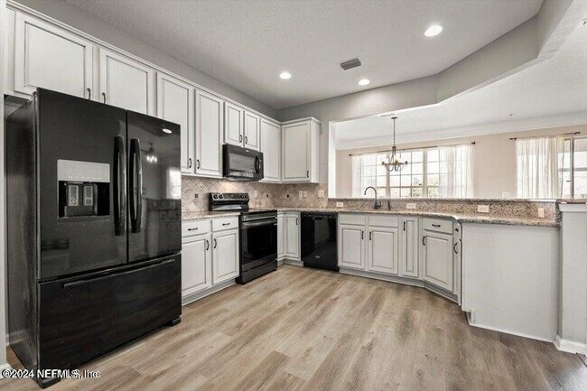 Building Photo - 6332 Autumn Berry Cir