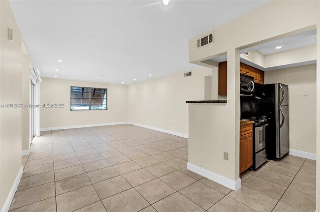 Building Photo - 9392 SW 77th Ave