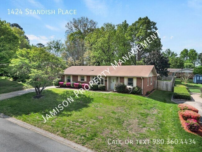 Building Photo - 1424 Standish Pl