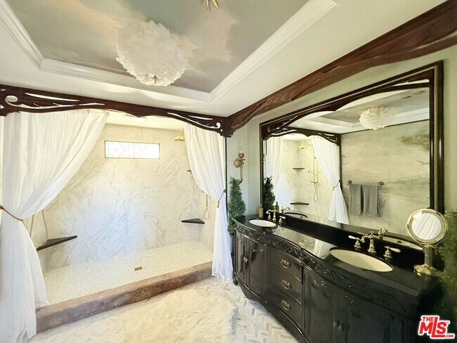 Building Photo - 370 Main St