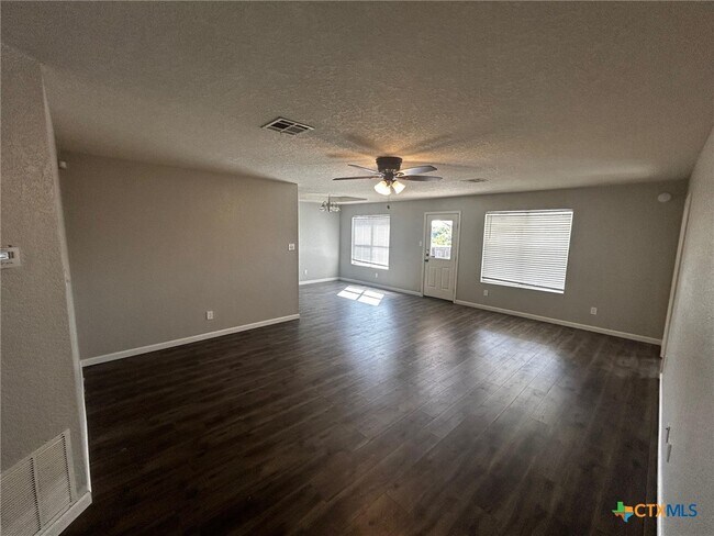 Primary Photo - 3302 Viewcrest Dr