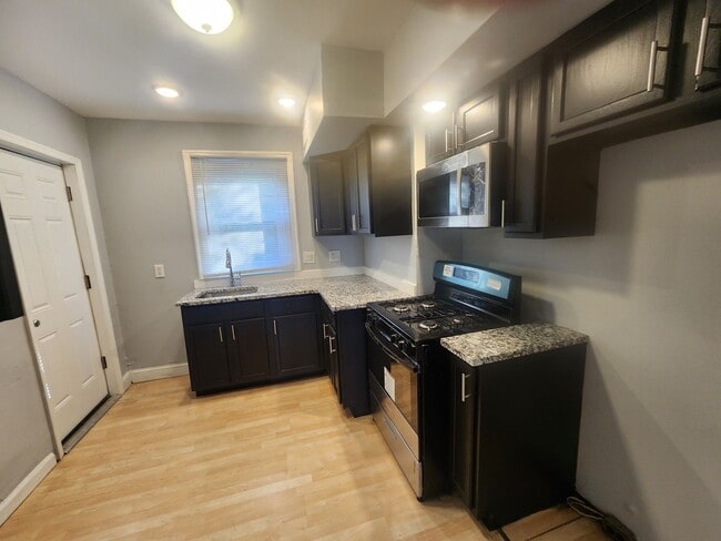 Building Photo - East Oak Lane House for rent with front porch and rear yard