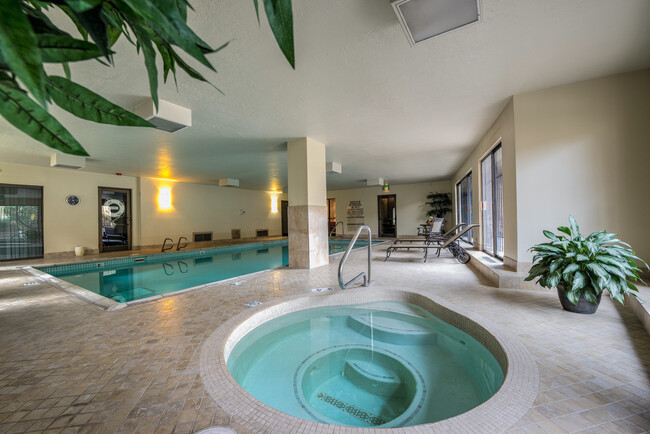 indoor pool - 245 N Vine St