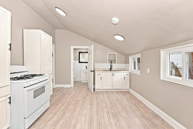Building Photo - 4212 Apple Ave