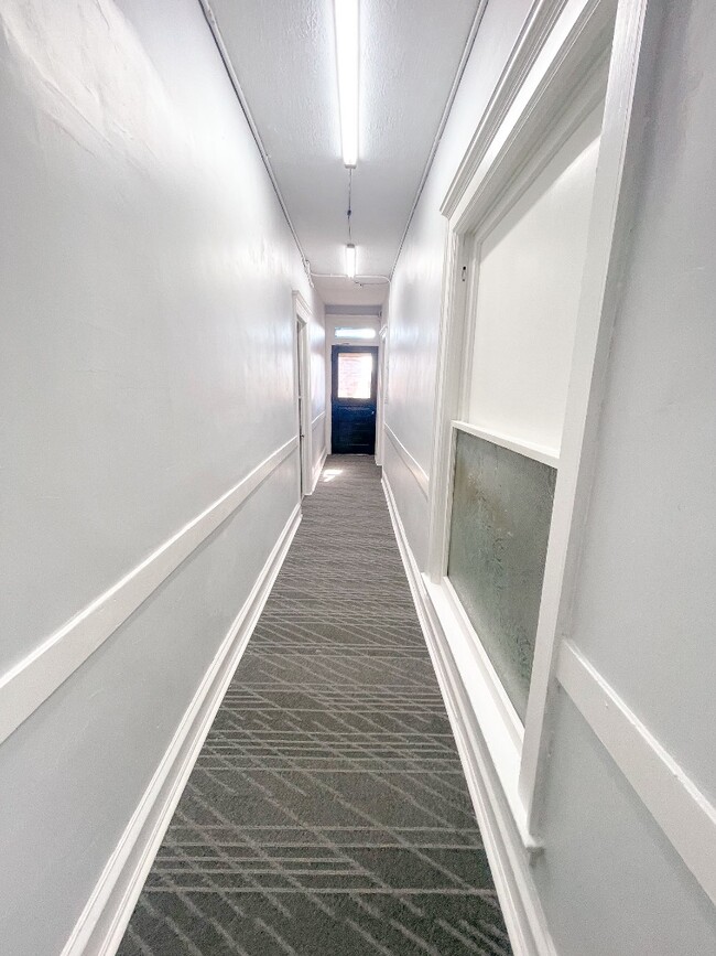 Building Photo - 601 Main St