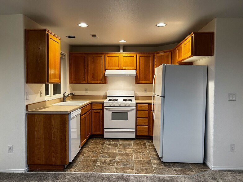 Building Photo - 1545 Fircrest Ct SE