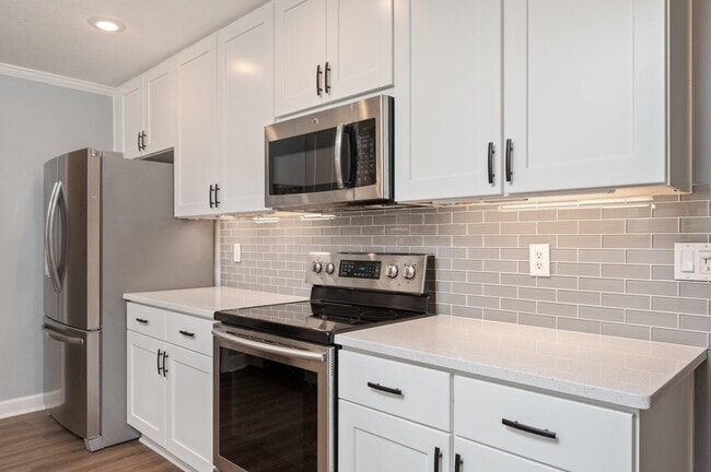 Building Photo - 615 St Martin Cove