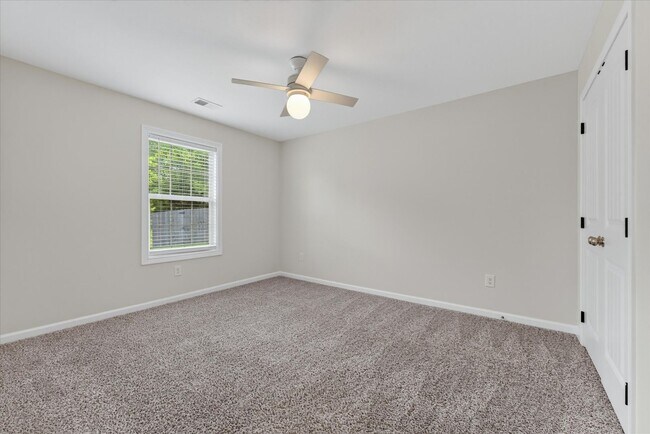 Building Photo - Like New Three Bedroom with Bonus!