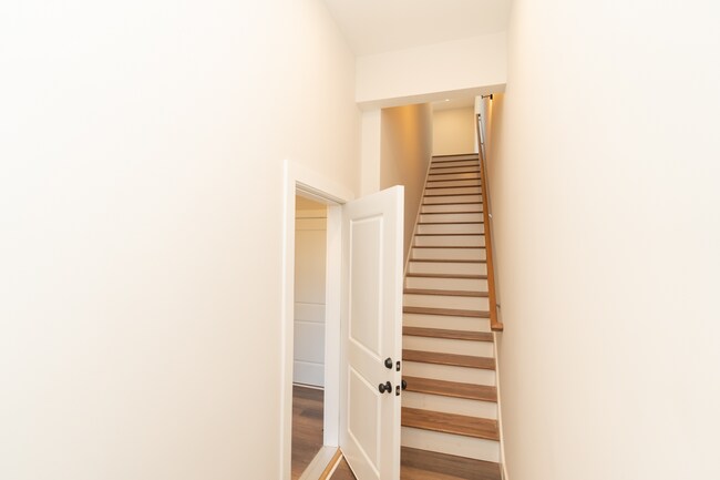 Building Photo - Modern 4 Bedroom Townhome in Southside Chattanooga