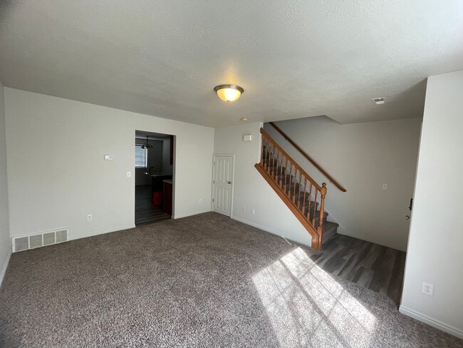 Building Photo - South Ogden Townhome For Rent