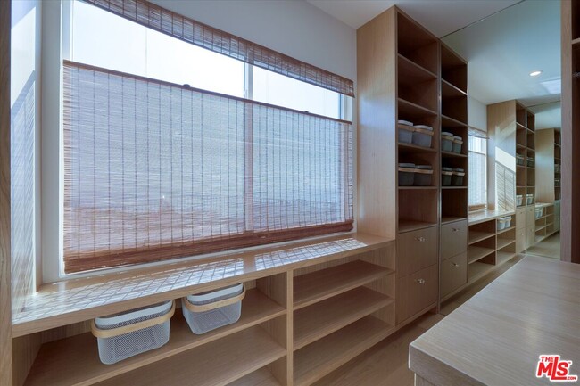 Building Photo - 211 Bellino Dr