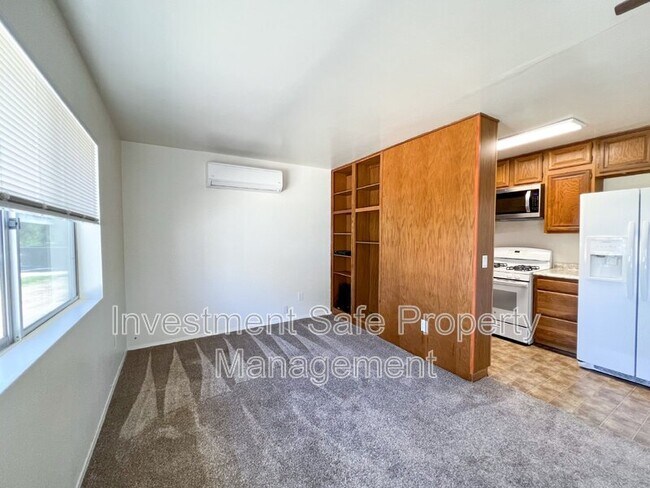 Building Photo - 2504 Gladiola Dr