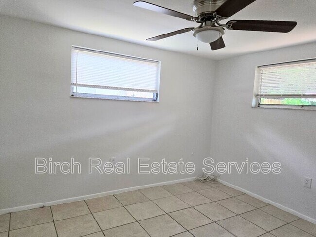 Building Photo - 4352 Shoreline Dr