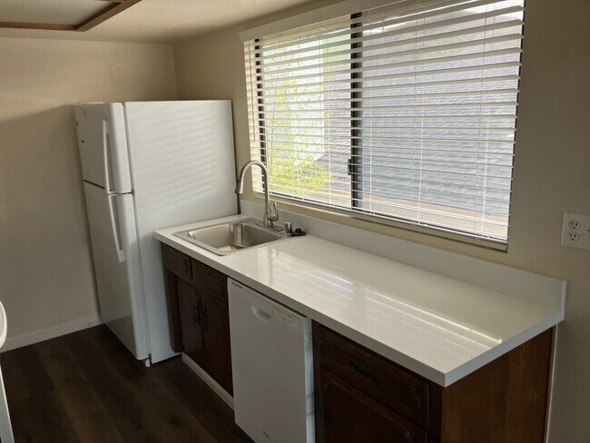 Building Photo - 173 Birch Ave