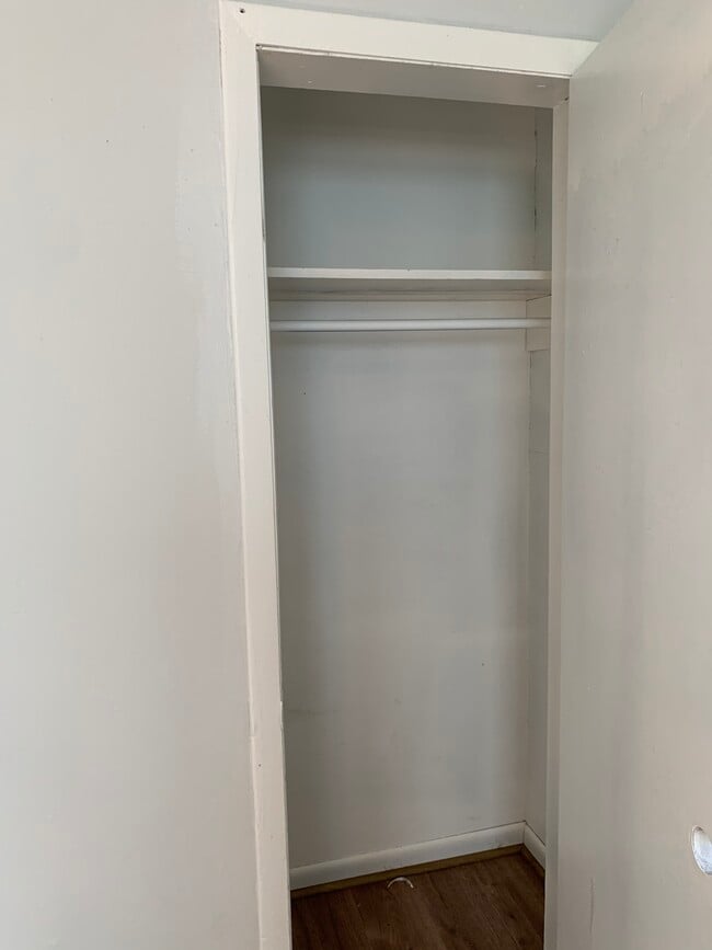 Building Photo - 1006 W 25th St