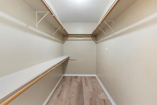Building Photo - 18 W Stony Bridge Ct