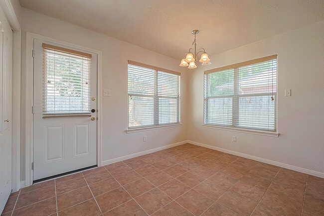 Building Photo - Spacious 3-Bedroom, 2-Bathroom Home with F...