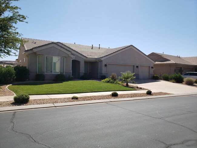 Building Photo - Single Level Home in Sun River