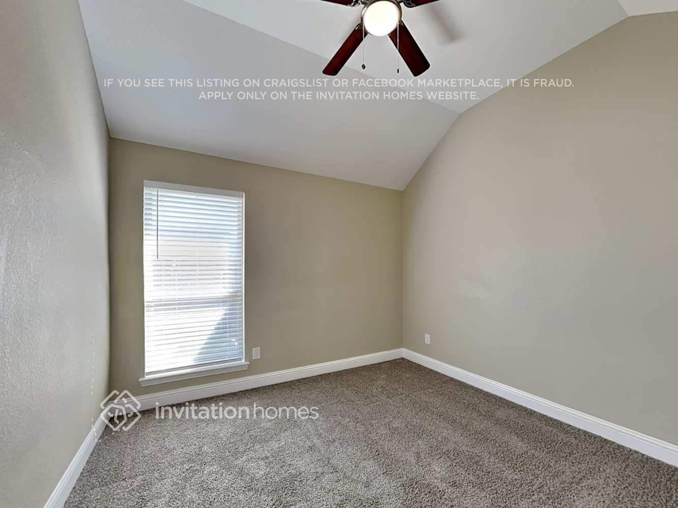 Building Photo - 5609 Paradise Dr