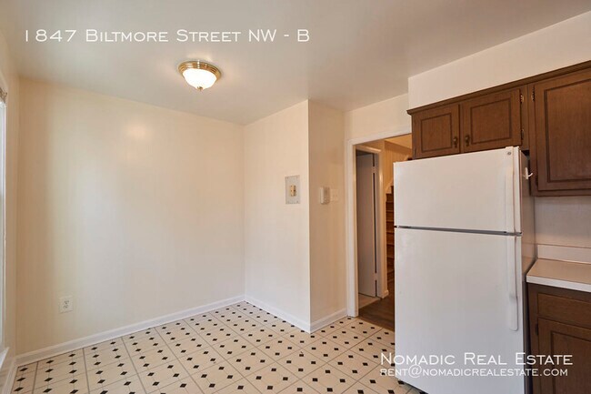 Building Photo - 1847 Biltmore St NW