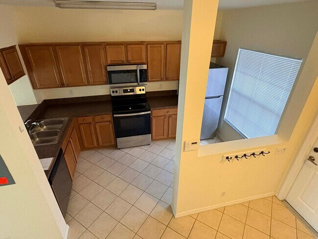 Building Photo - 2/2.5 Townhome in Fort Myers for Rent