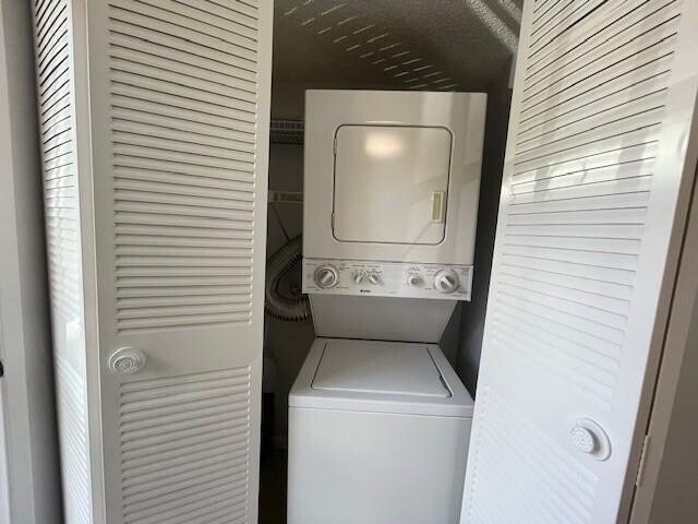 Building Photo - 8850 Royal Palm Blvd