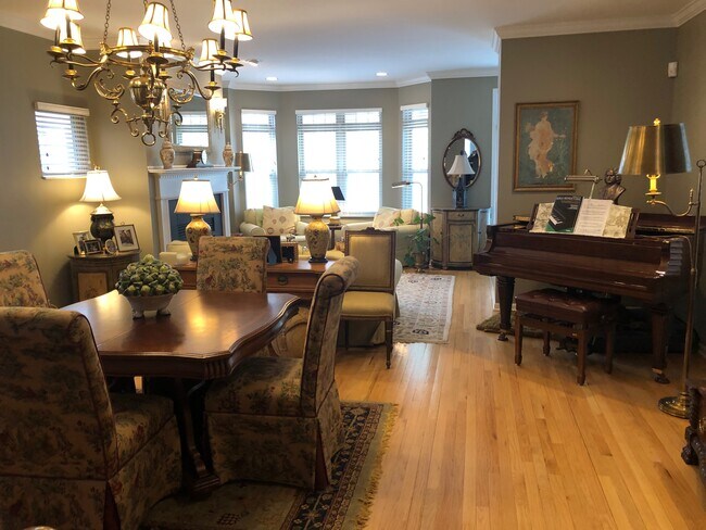 Living Room/Dining Room - 1604 W Edgewater Ave