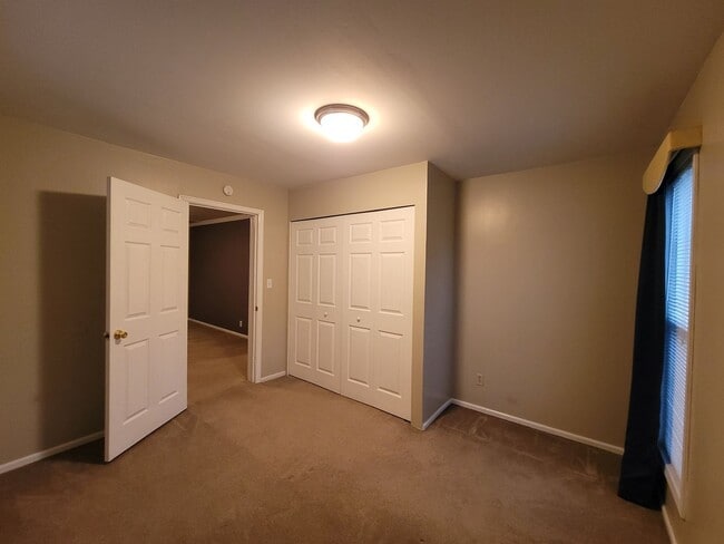 Building Photo - Charming 3 bedroom 2 bath