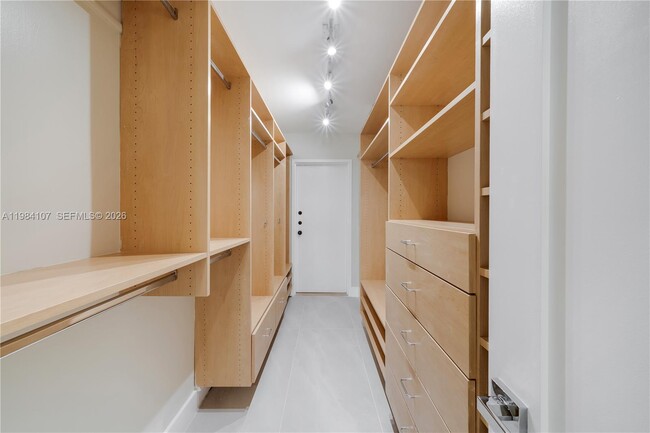 Building Photo - 1 Grove Isle Dr