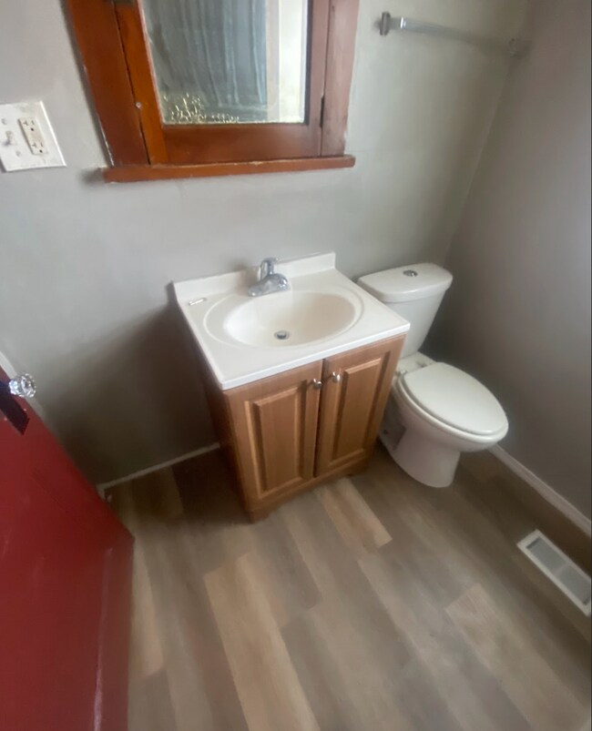 Building Photo - 3522 N Bryant Ave