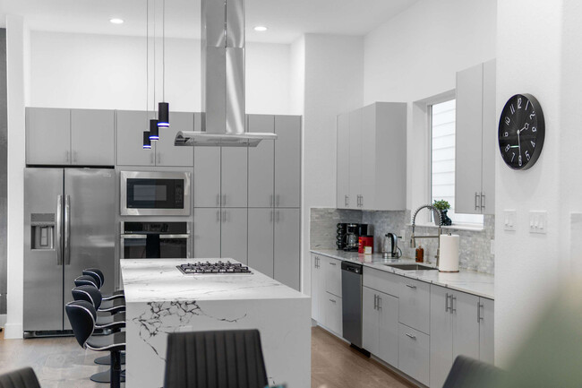 Building Photo - 2105 McGowen St