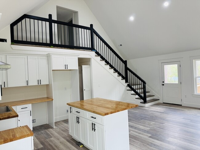 Building Photo - 221 Sheffield Dr