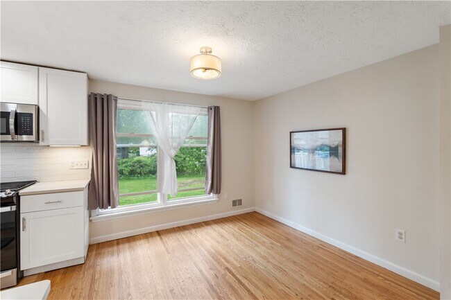 Building Photo - 20 Paddington Dr