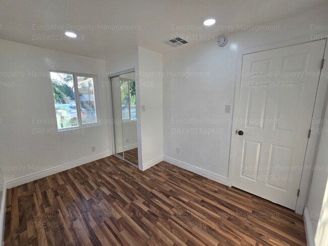 Building Photo - Remodeled 3 bedroom/ 1 bathroom