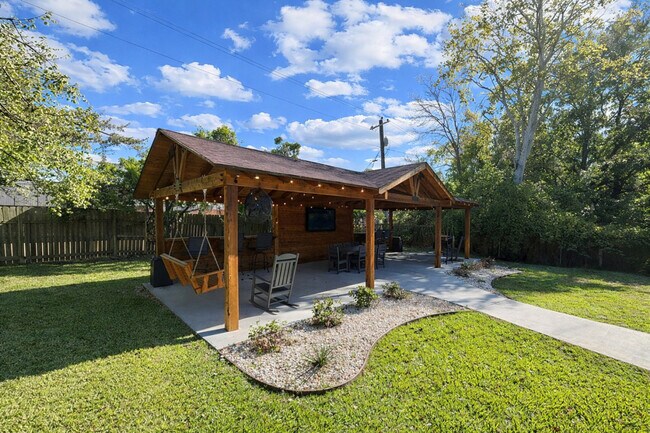 Building Photo - 1105 Glade St