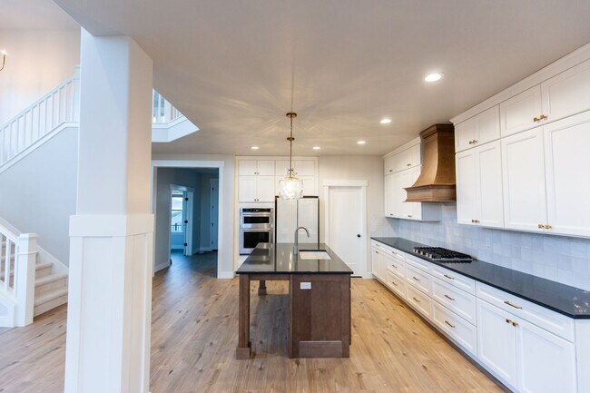 Building Photo - 1148 N Highpass Dr