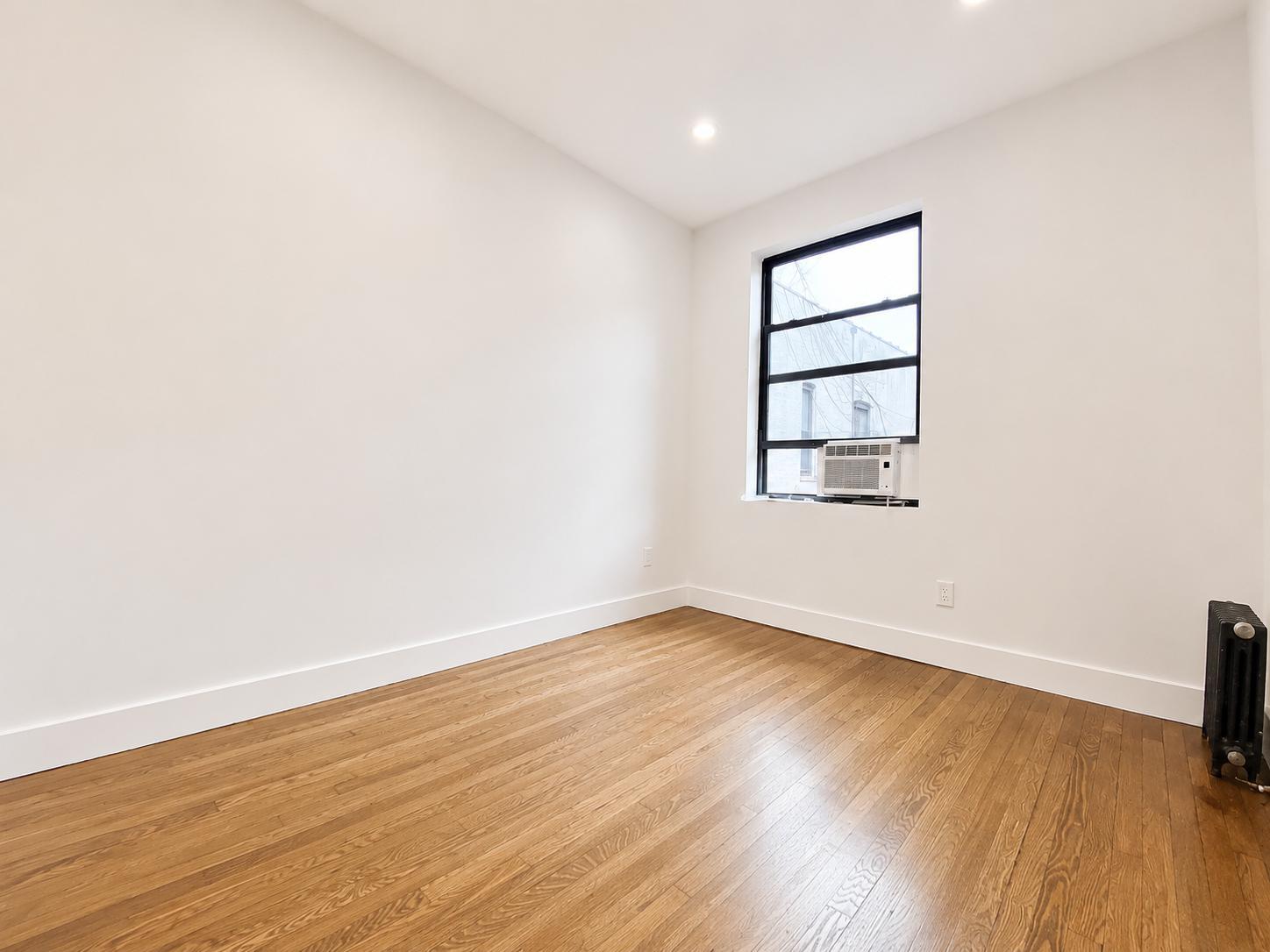 Building Photo - 45 Tiemann Pl