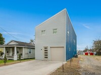 Building Photo - 830 Ave A