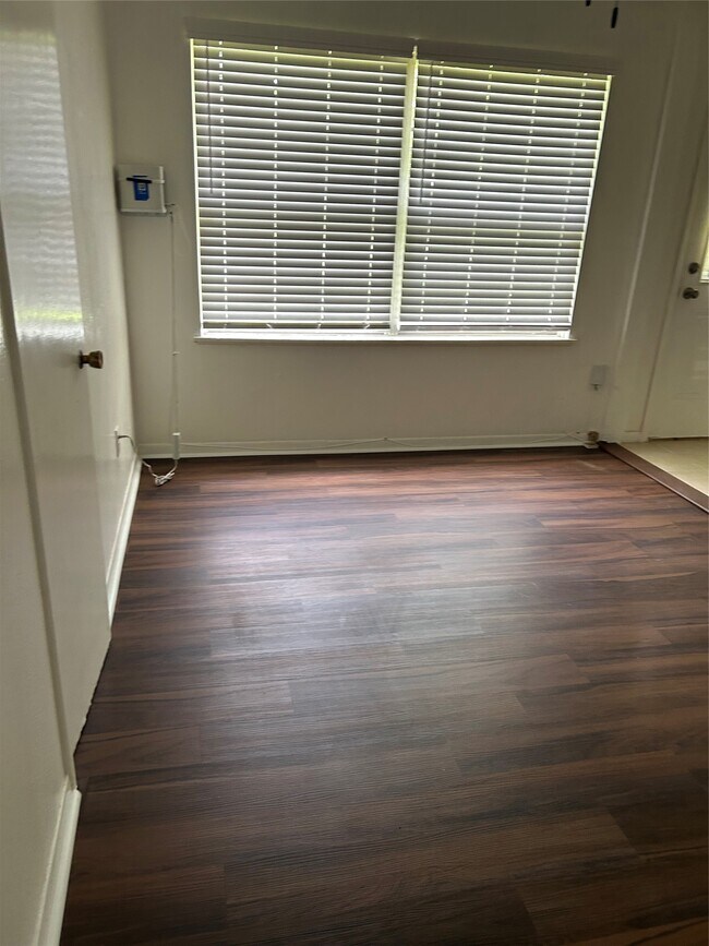 Building Photo - 5522 Thrush Dr