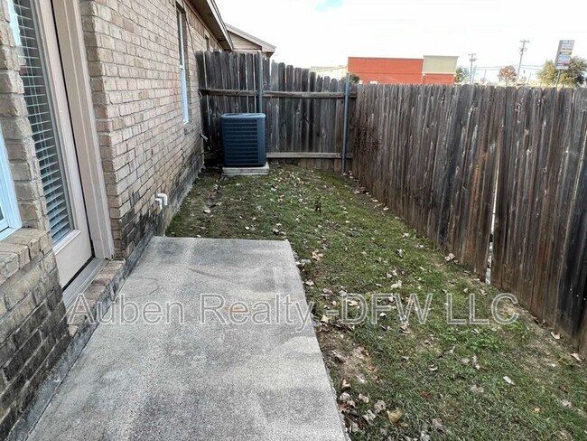 Building Photo - 121 Cambridge Dr
