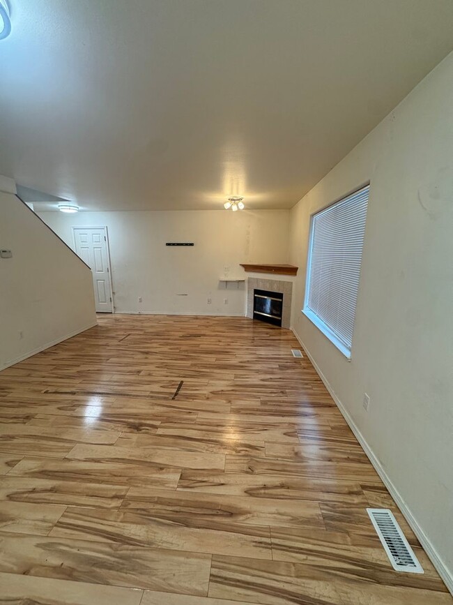 Building Photo - 5222 Leslie St