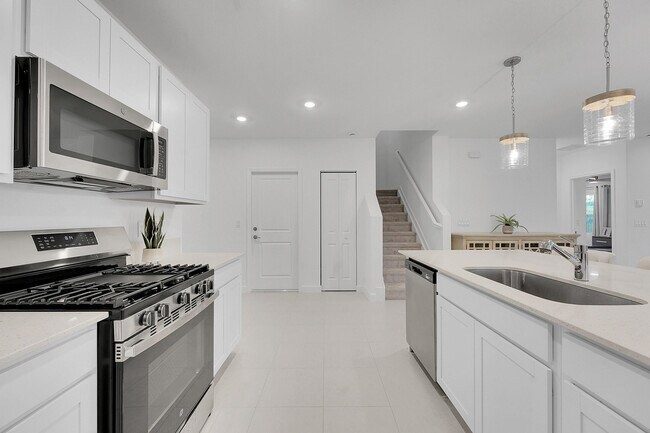 Building Photo - 6371 Windwood Wy